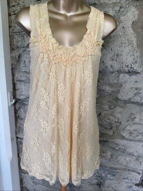 Cream Lace Sleeveless Floral Top